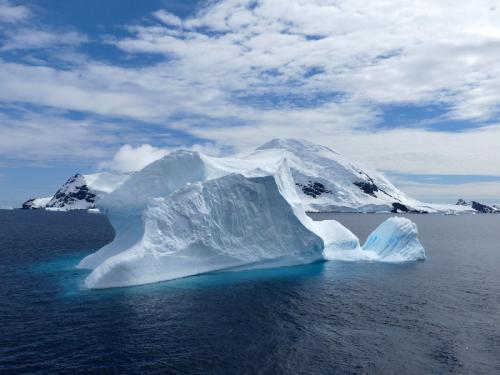 Un petit iceberg au large de l'île Astrolabe