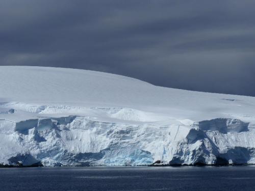 Glacier couvrant l'une des îles Melchior