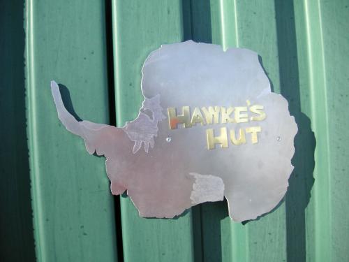 The Hawke's hut at Wilkins Runway (Photo: Australian Antarctic Division)