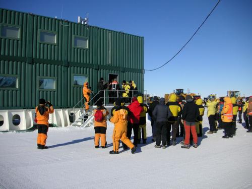 Former Prime Minister Bob Hawke ininaugurating the Hawke's Hut at Wilkins Runway (Photo: Australian Antarctic Division)