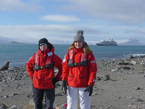 Elsa et Julien - Premier débarquement à Penguin Island, Shetlands du Sud