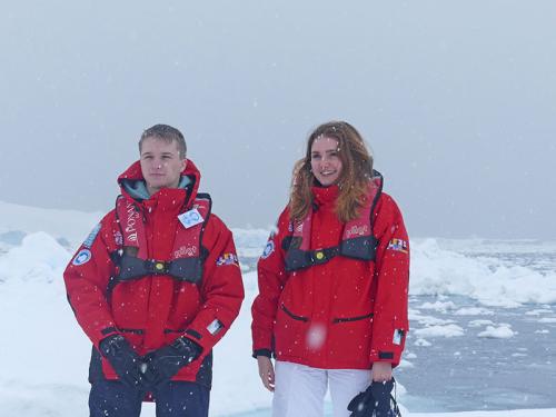 Baie de Wilhemina - Premiers pas de Elsa et Julien sur une plaque de banquise